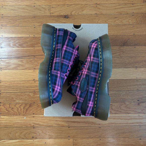 new! dr. martens buzz 5 eye tartan black + pink eu 38 us 7 - Picture 2 of 10